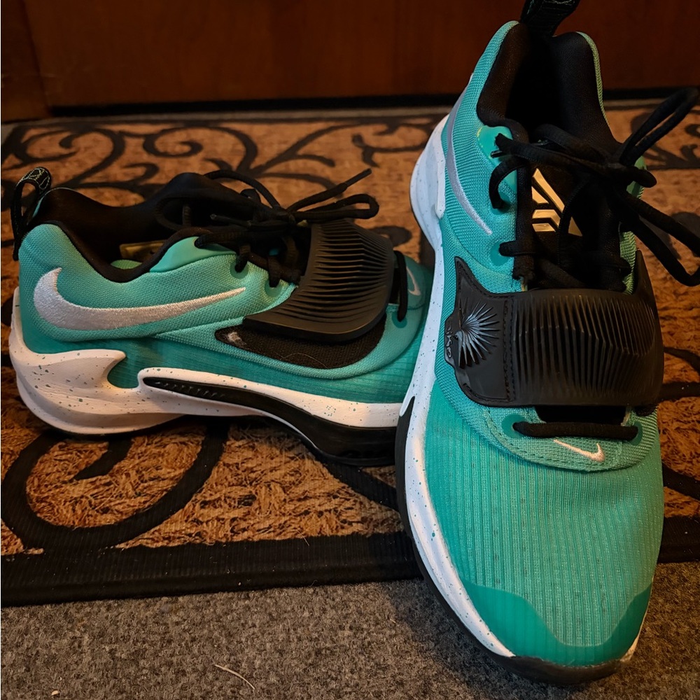 Nike Teal and Black Athletic Shoes